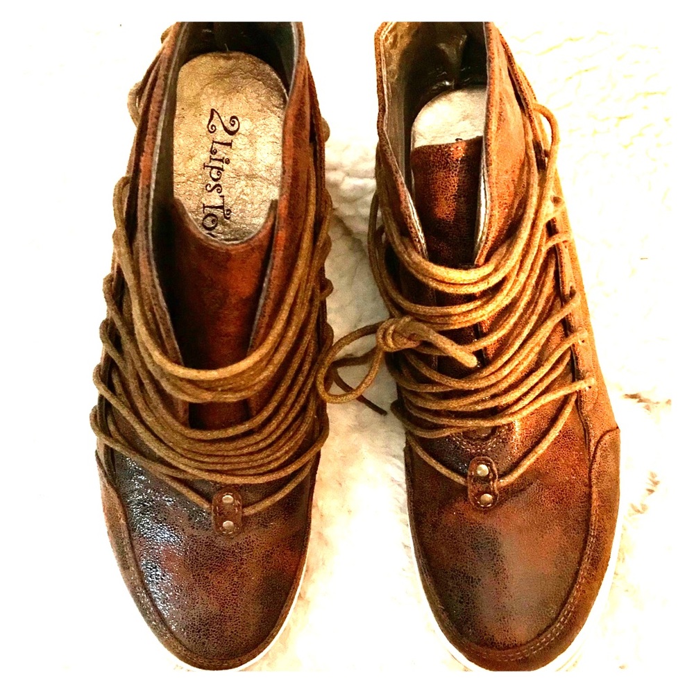 Size 10 2 Lips Too wedge sneakers